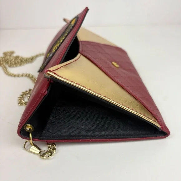 HARRY POTTER GRYFFINDOR Crossbody Purse with Chaim Strap - Picture 13 of 14